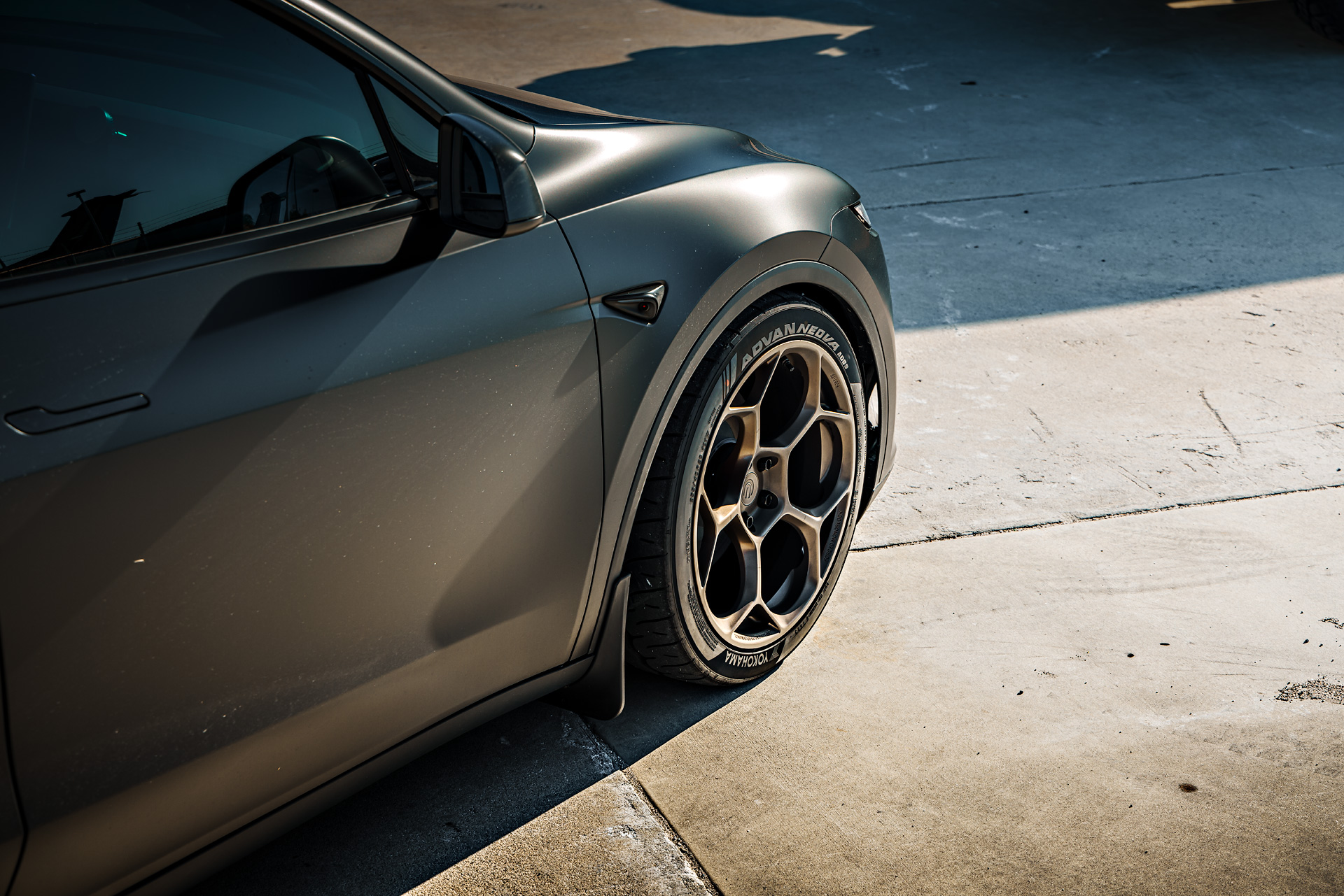 Stealth PPF Diamond Black Tesla Model Y Juniper Performance on 20-Inch UP Forged UP-05 Wheels 2 Stealth PPF Diamond Black Tesla Model Y Juniper Performance on 20-Inch UP Forged UP-05 Wheels