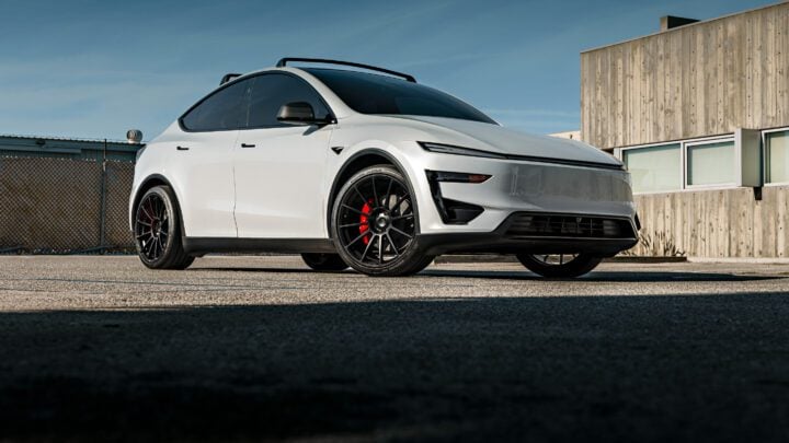 Featured image for White Tesla Model Y Performance on 21-Inch UP Forged UP-03 Wheels gallery